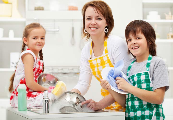 فرزندانی خوب -کمک کردن کودکان در کارهای خانه
