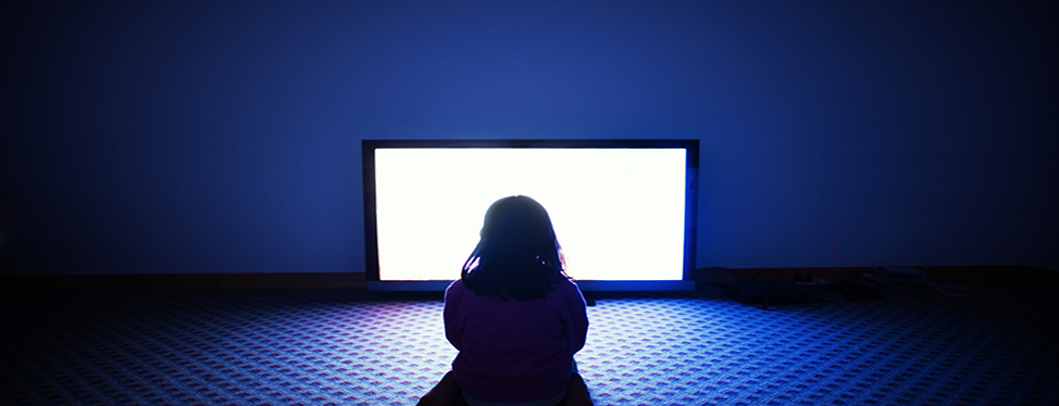 چرا در تنهایی باید تلویزیون را روشن باشد؟