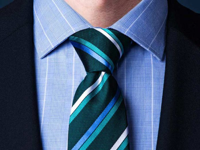 آموزش بستن کراوات دو گره به صورت